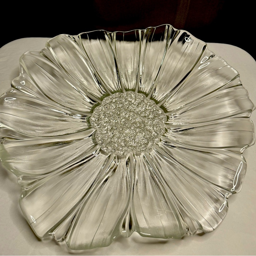 Mikasa Glass Flower Shaped 16" Round Platter Sunflower Centerpiece